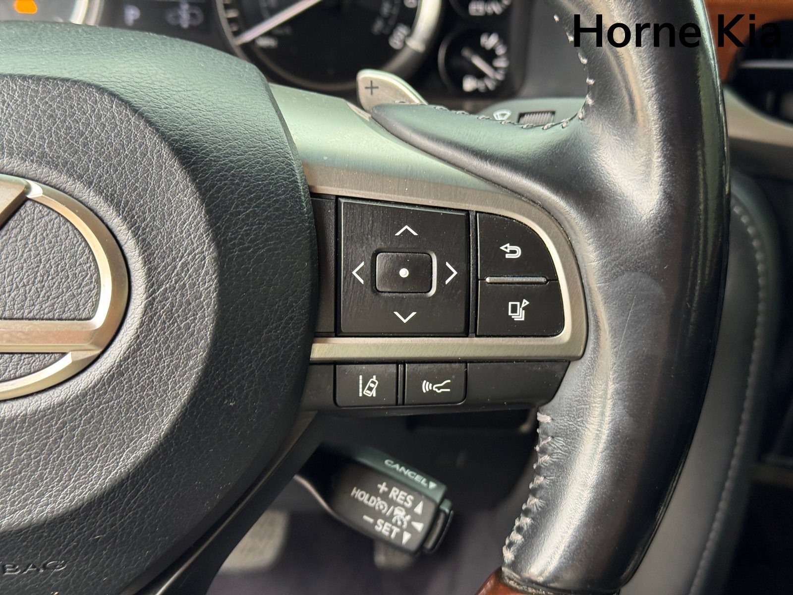 Used 2018 Lexus LX 570 4WD w/ Luxury Package image 19