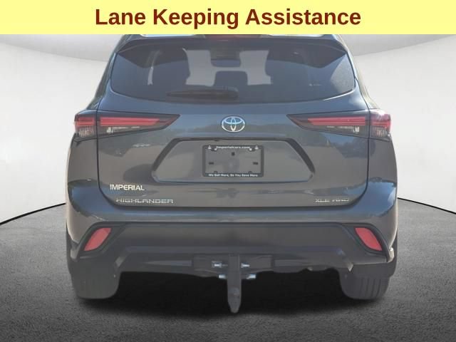 Used 2024 Toyota Highlander XLE AWD/4WD image 6