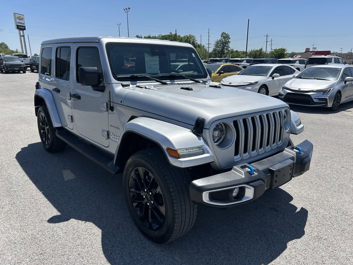 Used 2023 Jeep Wrangler Unlimited Sahara w/ Cold Weather Group AWD/4WD image 2