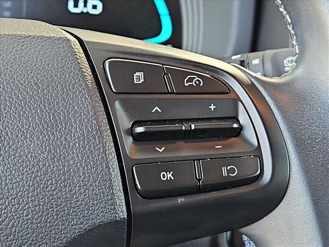 Certified 2025 Hyundai Venue SEL FWD image 25
