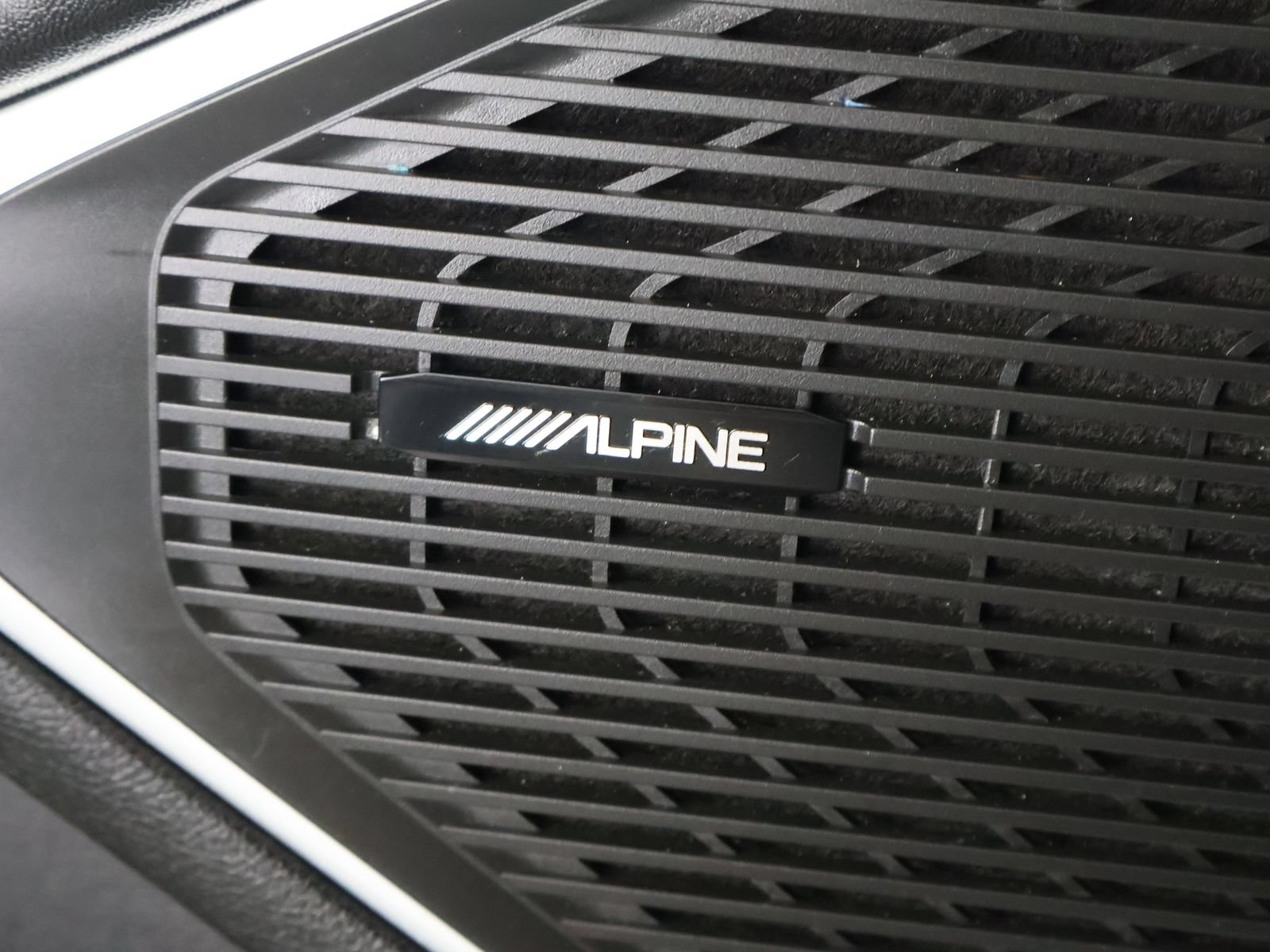 Used 2023 Jeep Wagoneer L Series II AWD/4WD image 38