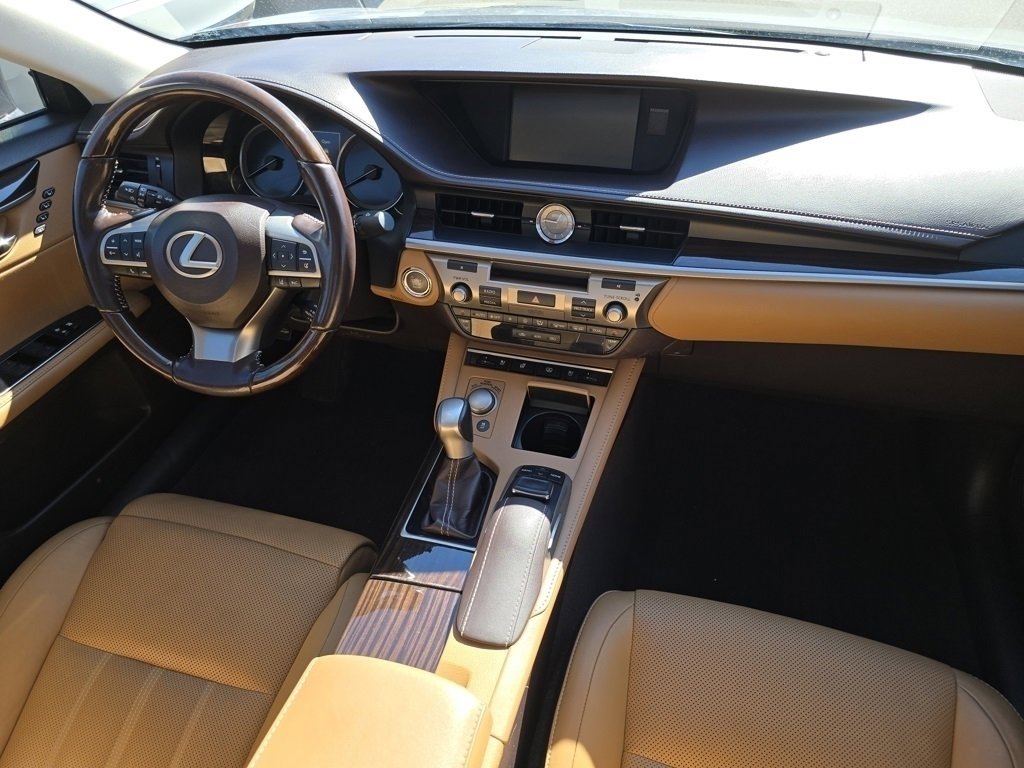 Used 2016 Lexus ES 350 w/ Ultra Luxury Package image 30