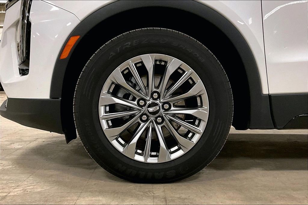 Used 2024 Cadillac XT4 Premium Luxury image 9