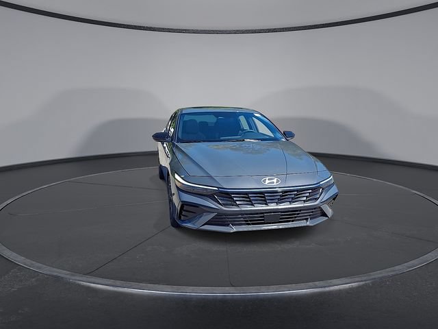 New 2026 Hyundai Elantra SEL Sport Premium FWD image 2