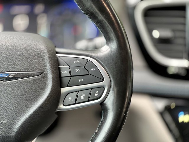 Used 2021 Chrysler Pacifica Touring-L image 37
