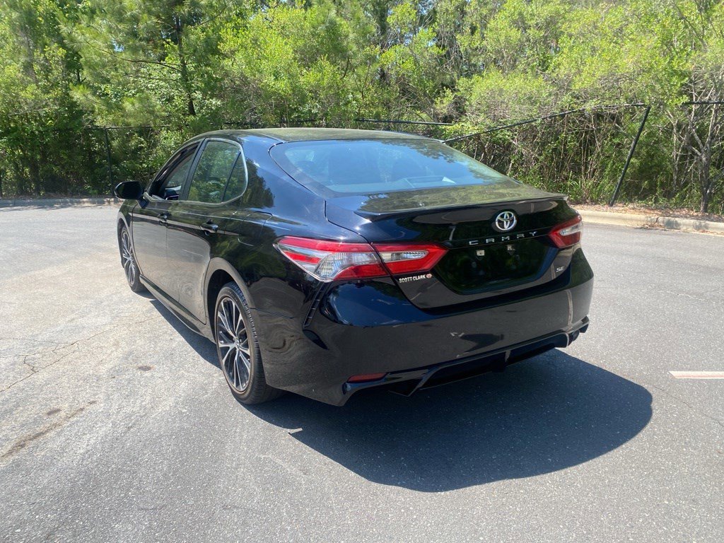 Used 2018 Toyota Camry SE w/ Moonroof Package FWD image 5