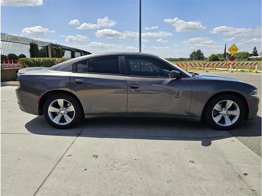 Used 2015 Dodge Charger SE w/ Sport Appearance Group RWD image 8