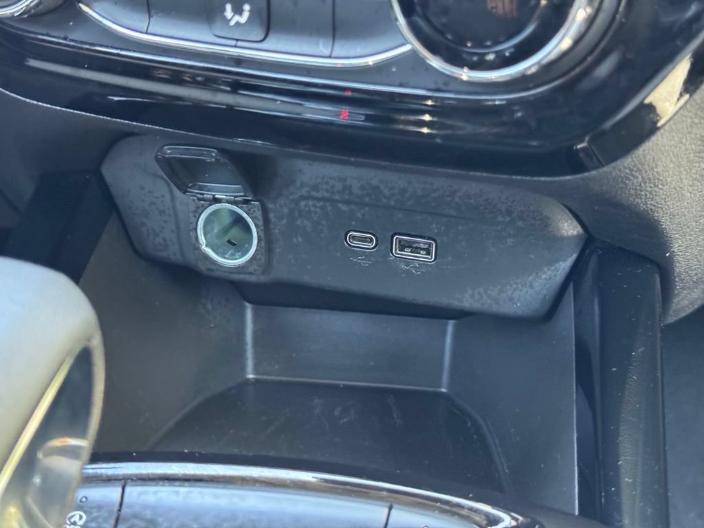 Used 2025 Chevrolet Trax LT FWD image 24