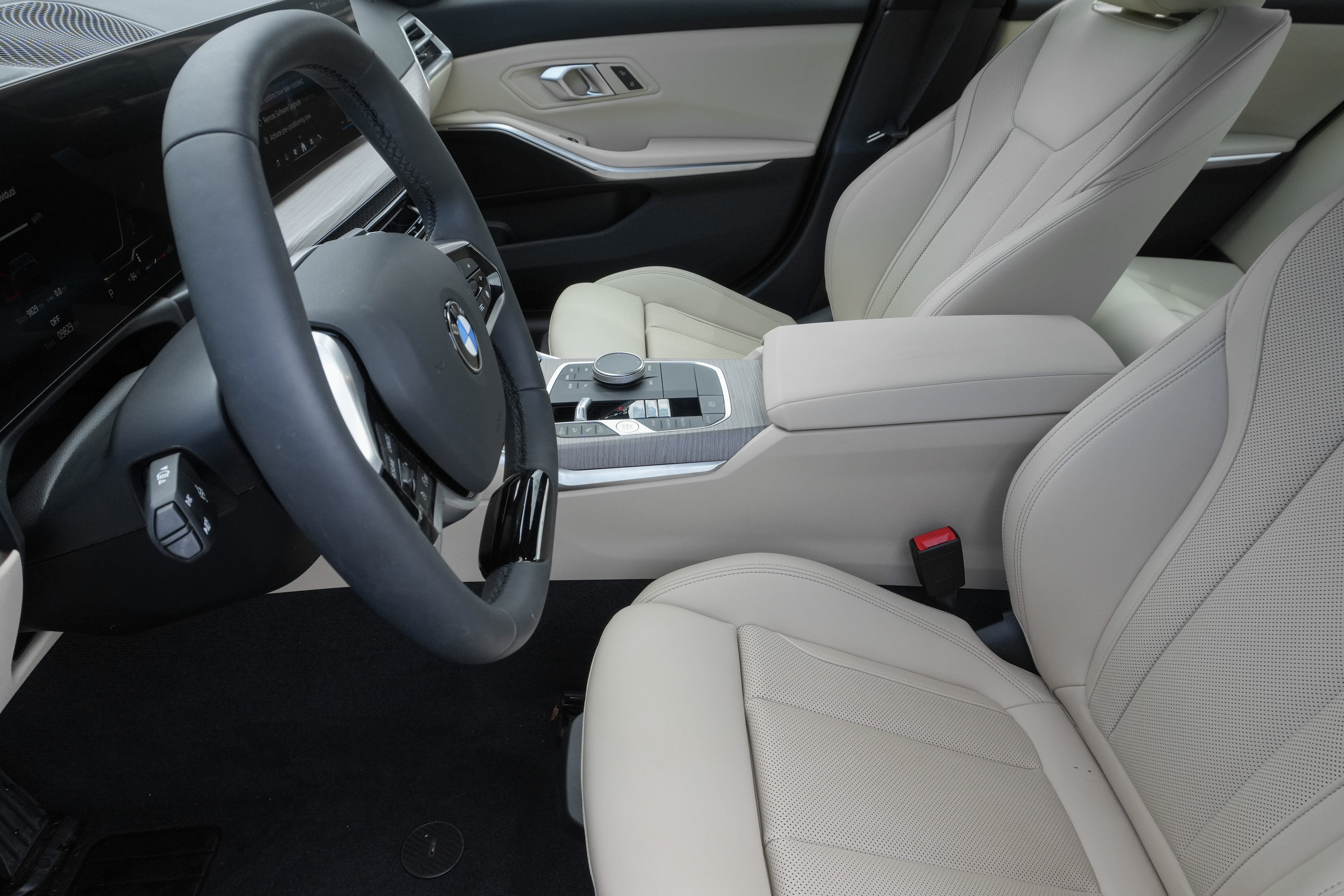 Certified 2025 BMW 330i Sedan RWD image 11