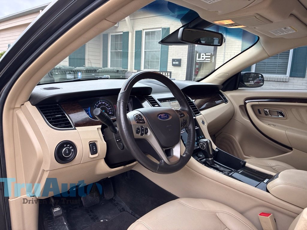Used 2017 Ford Taurus Limited FWD image 27
