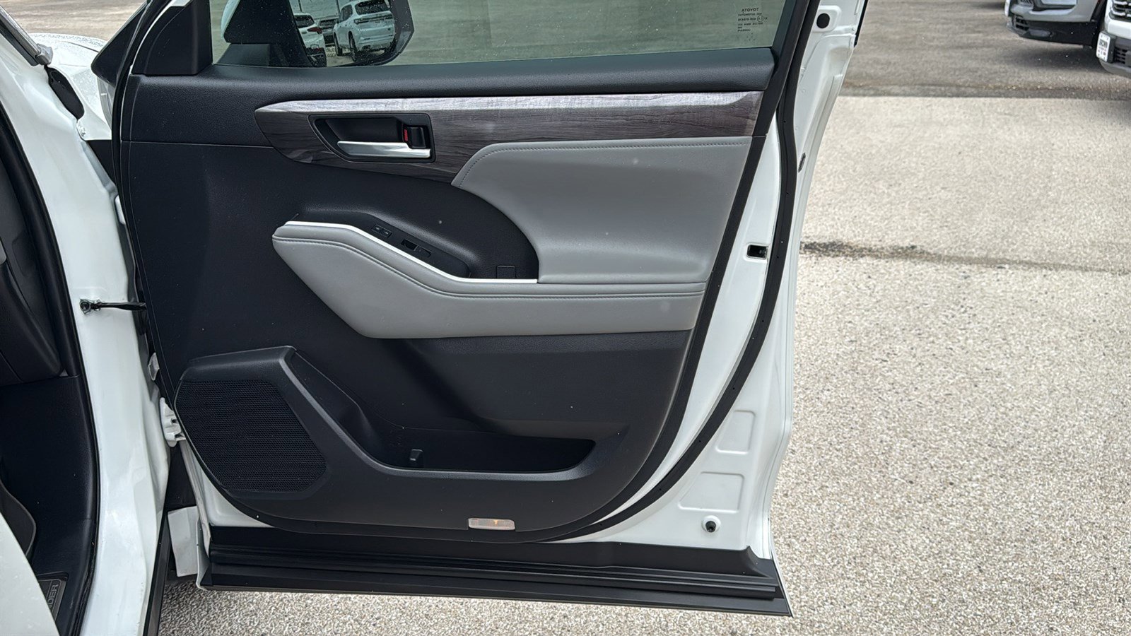 Used 2022 Toyota Highlander Platinum image 28