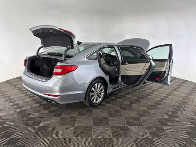 Used 2016 Hyundai Sonata Limited w/ Option Group 05 FWD image 13