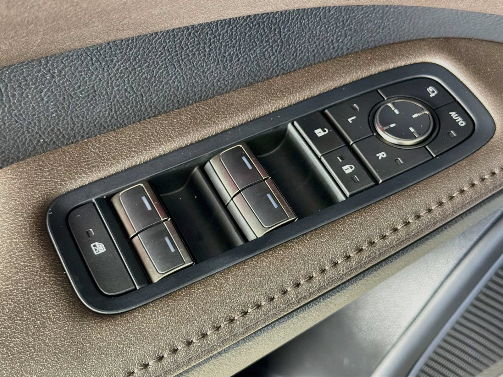 Used 2023 Lexus RX 350 FWD w/ Cold Area Package image 18
