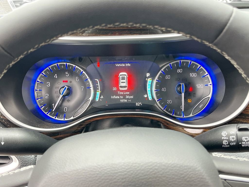 Certified 2024 Chrysler Pacifica Limited image 12