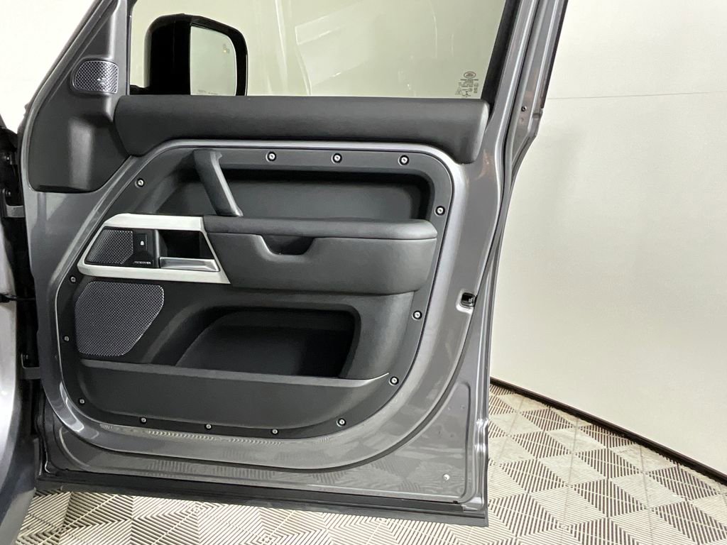 Used 2020 Land Rover Defender 110 HSE AWD/4WD image 21