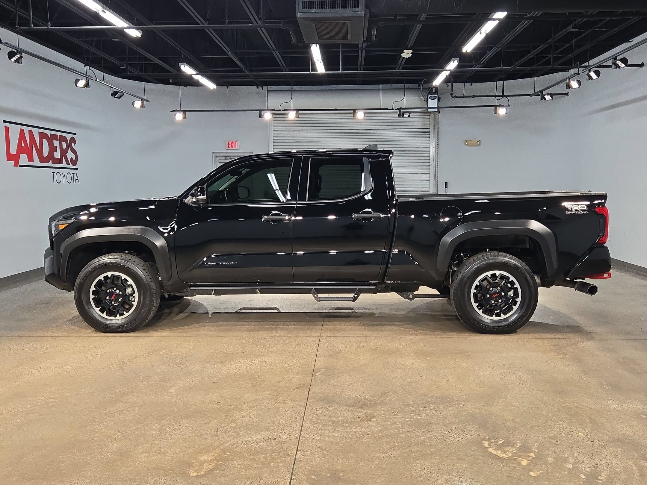 Used 2025 Toyota Tacoma TRD Off-Road w/ TRD Off Road Upgrade Package AWD/4WD image 4