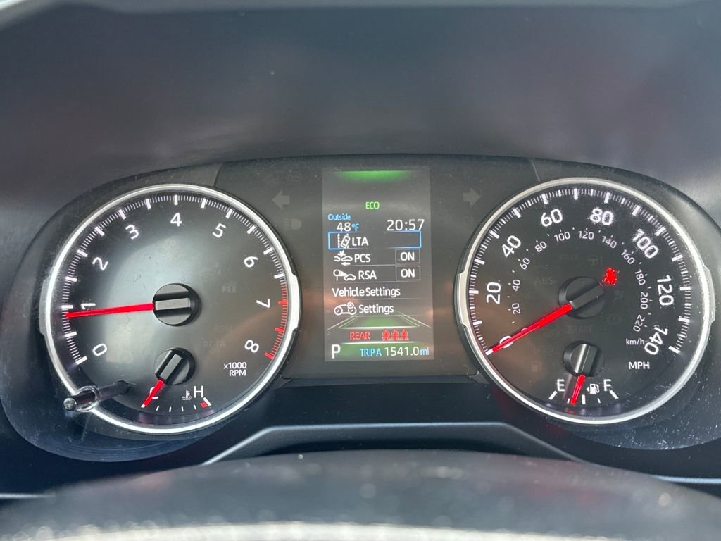 Used 2021 Toyota RAV4 LE image 19