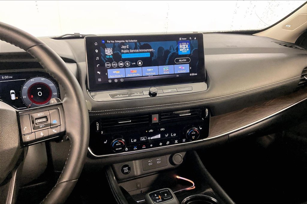 Used 2025 Nissan Rogue Platinum w/ Tech Package FWD image 8