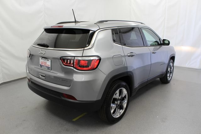 Used 2017 Jeep Compass Limited w/ Navigation Group AWD/4WD image 9