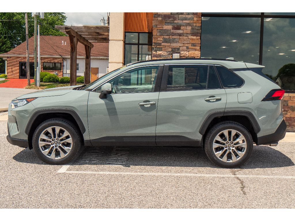 Used 2021 Toyota RAV4 XLE Premium AWD/4WD image 6