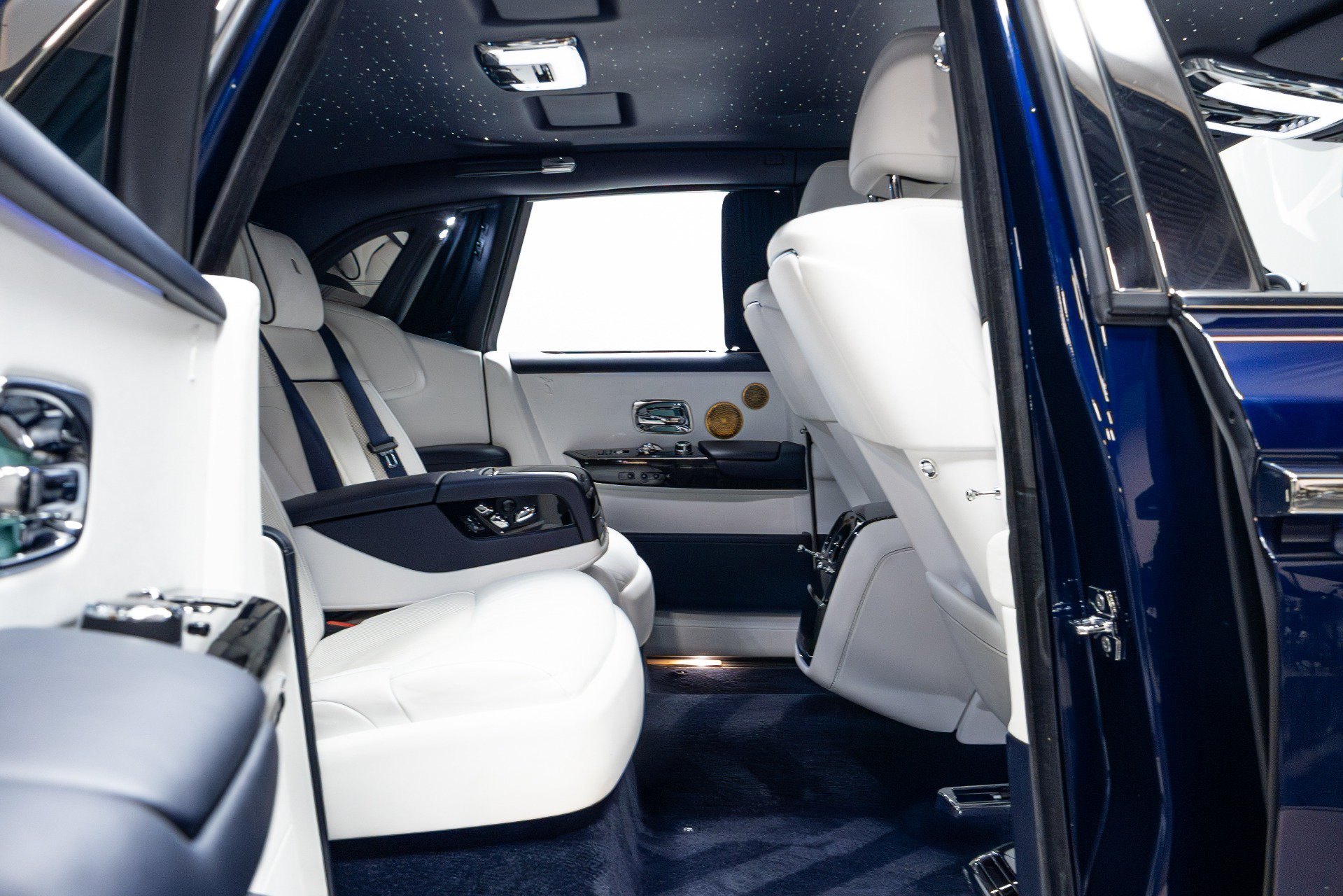 Used 2021 Rolls-Royce Phantom Sedan RWD image 33