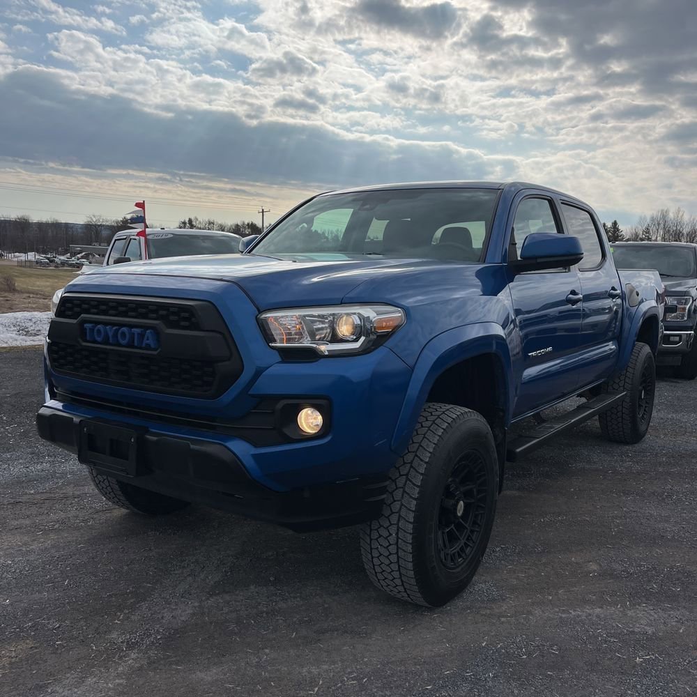 Used 2018 Toyota Tacoma SR5 image 2
