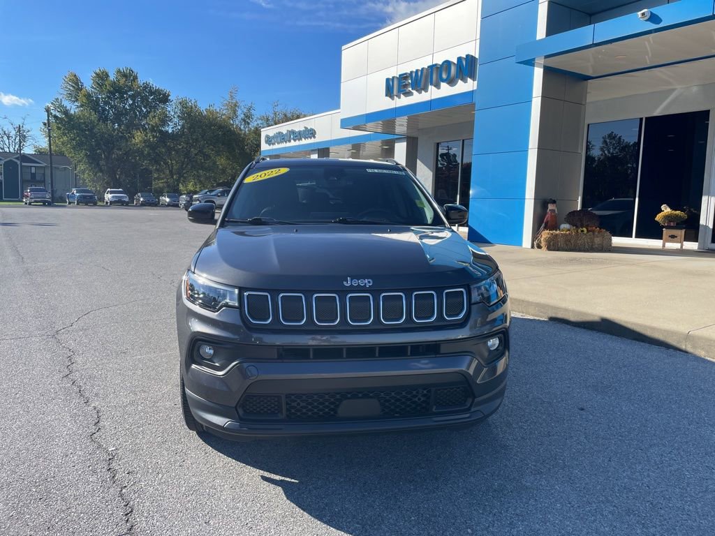 Used 2022 Jeep Compass Latitude image 2