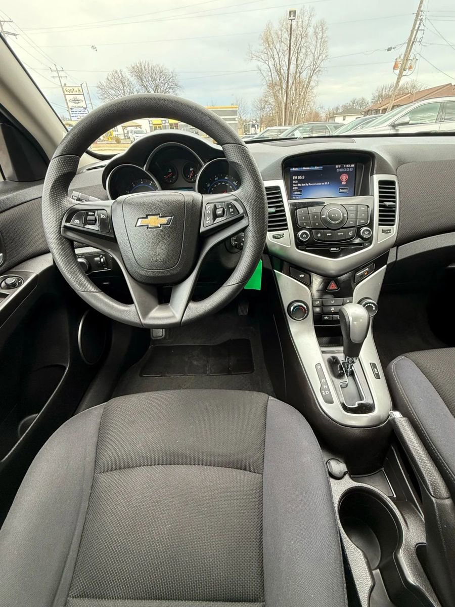 Used 2016 Chevrolet Cruze LT w/ Sun And Sound Package FWD image 28