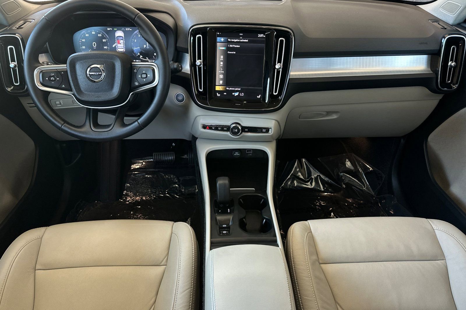 Used 2022 Volvo XC40 T5 Momentum image 12