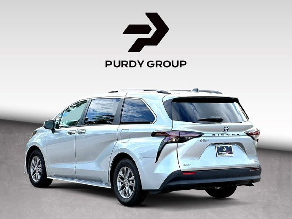 Certified 2025 Toyota Sienna XLE FWD image 6