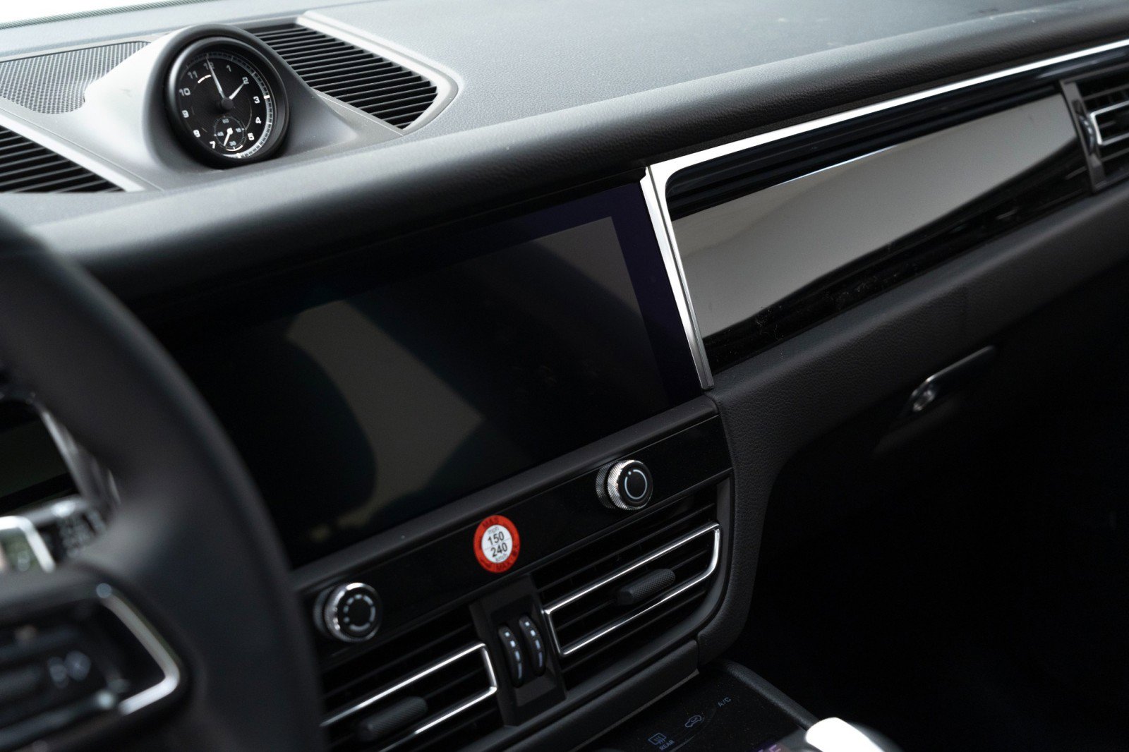 New 2025 Porsche Macan image 23