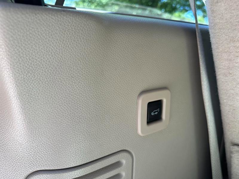 Used 2012 Ford Expedition Limited RWD image 16