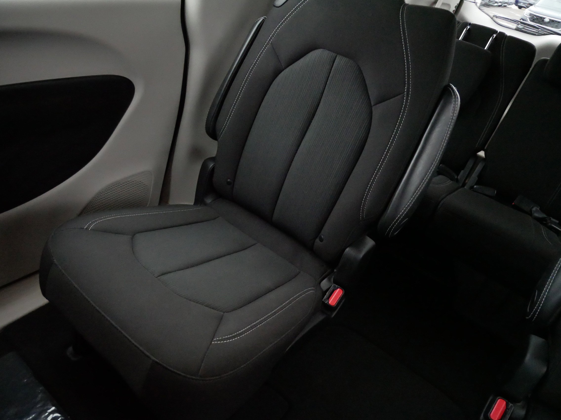 Used 2023 Chrysler Voyager LX image 12