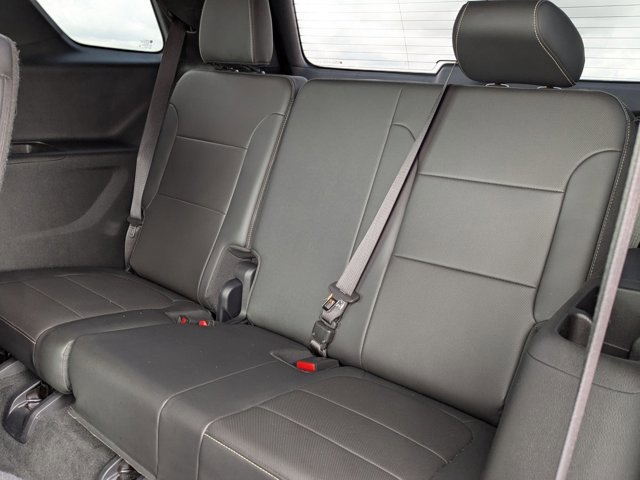 Used 2023 Chevrolet Traverse Premier w/ Redline Edition image 21
