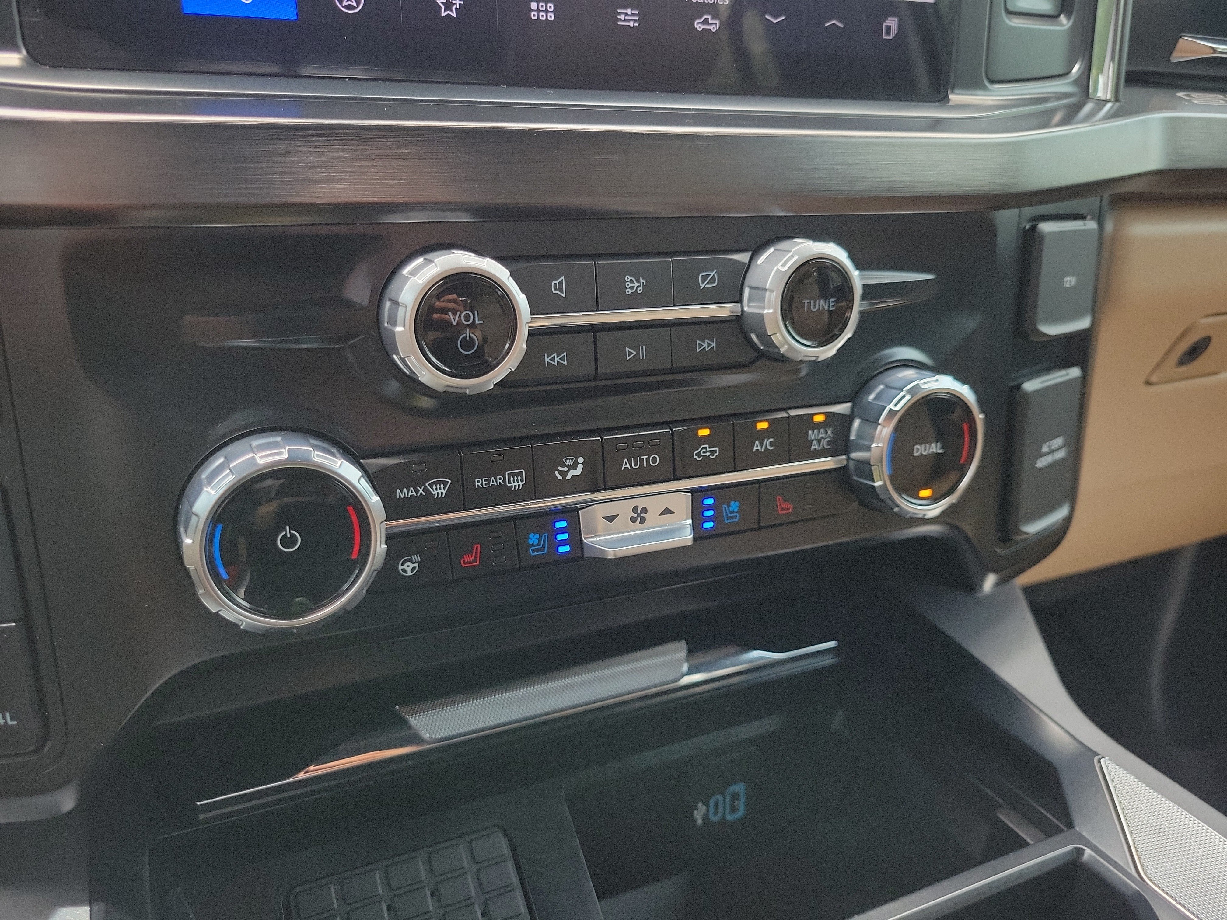 Used 2023 Ford F250 Lariat w/ Sport Appearance Package AWD/4WD image 27