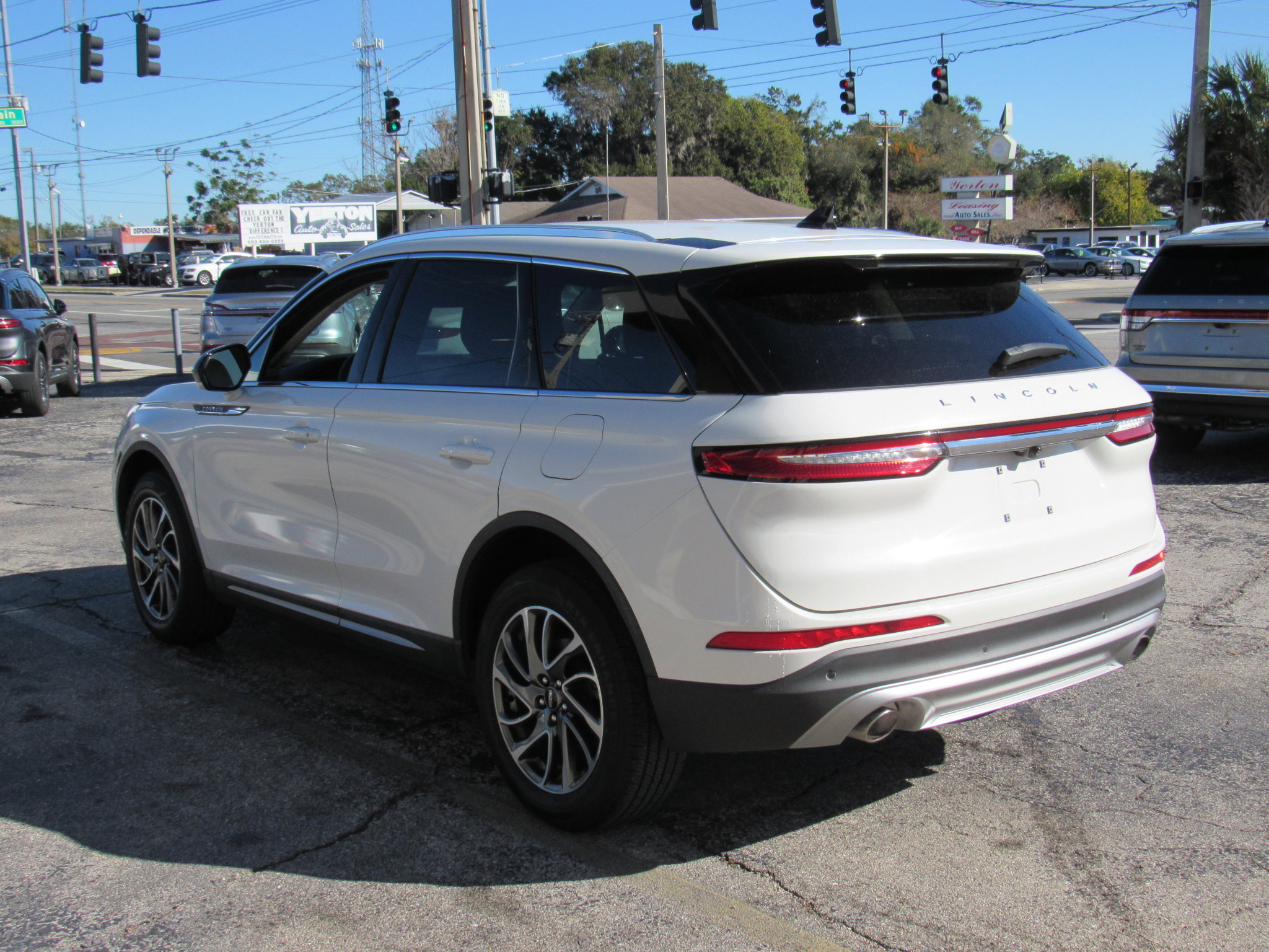 Certified 2020 Lincoln Corsair FWD w/ Equipment Group 101A image 7