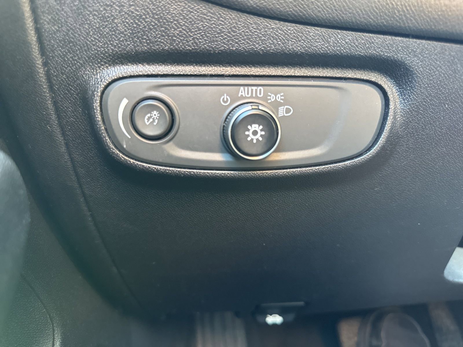 Used 2018 Chevrolet Equinox LT AWD/4WD image 30