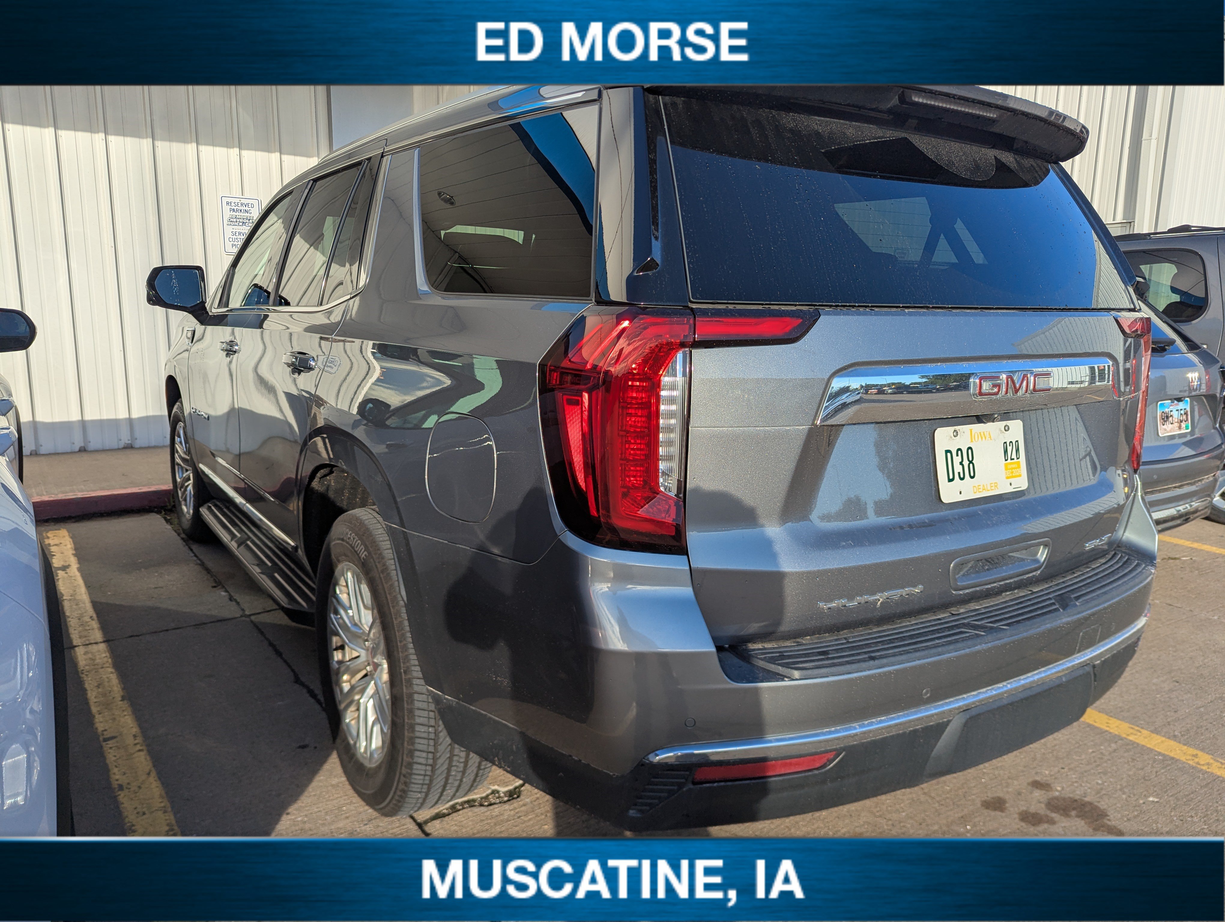 Used 2022 GMC Yukon SLT w/ SLT Luxury Package AWD/4WD image 3
