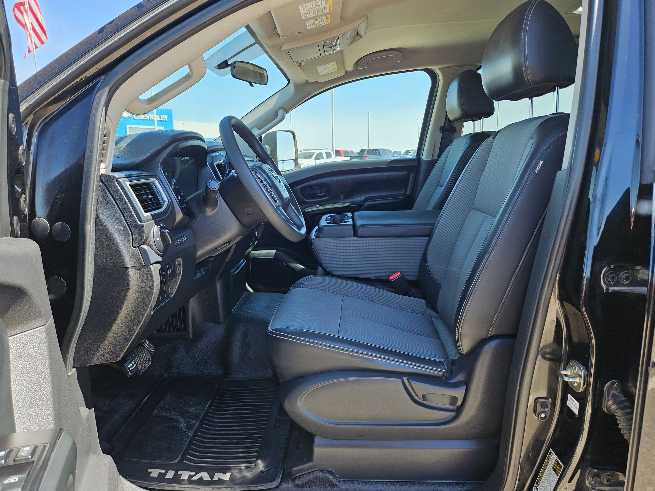 Used 2017 Nissan Titan S image 9