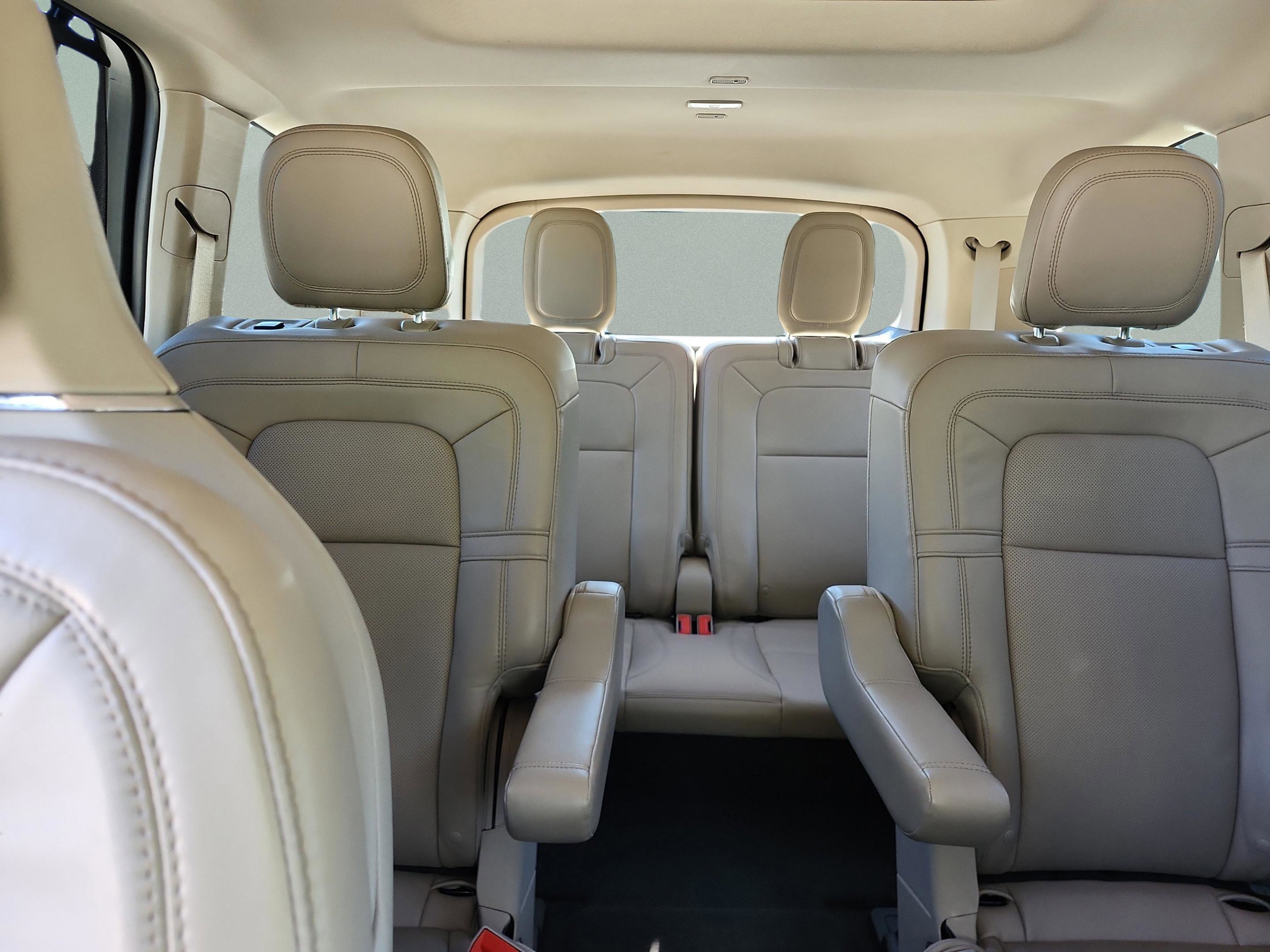 Used 2021 Lincoln Aviator Grand Touring w/ Equipment Group 301A AWD/4WD image 21