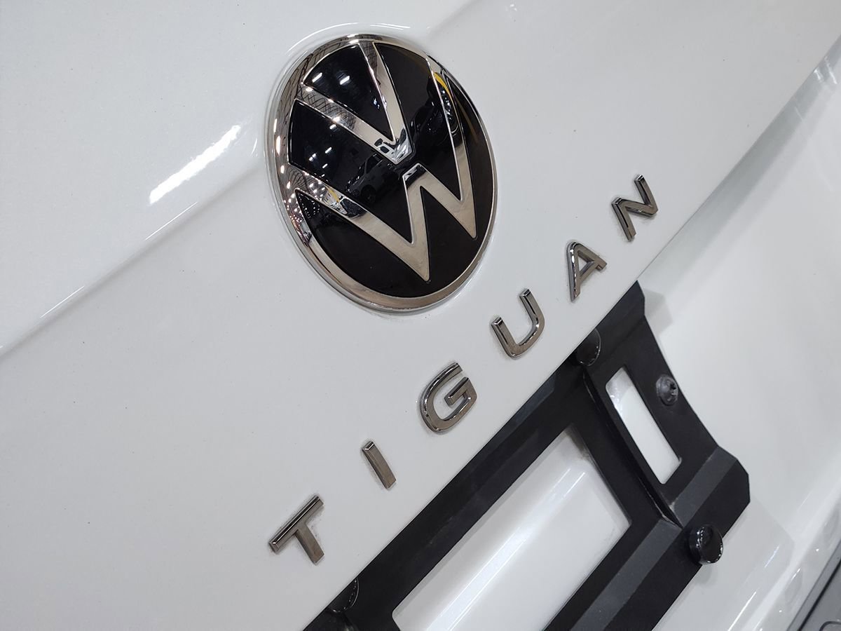 Used 2022 Volkswagen Tiguan SE R-Line FWD image 25