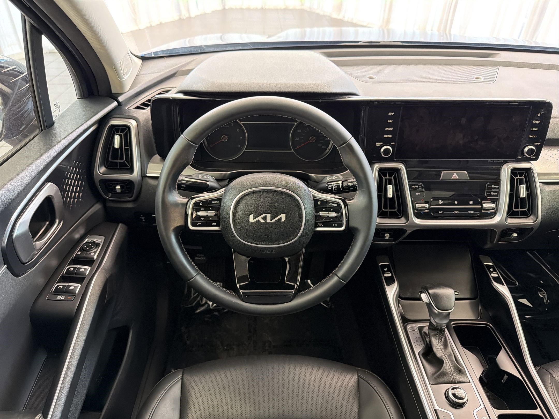Used 2023 Kia Sorento S w/ Panoramic Sunroof Package FWD image 23