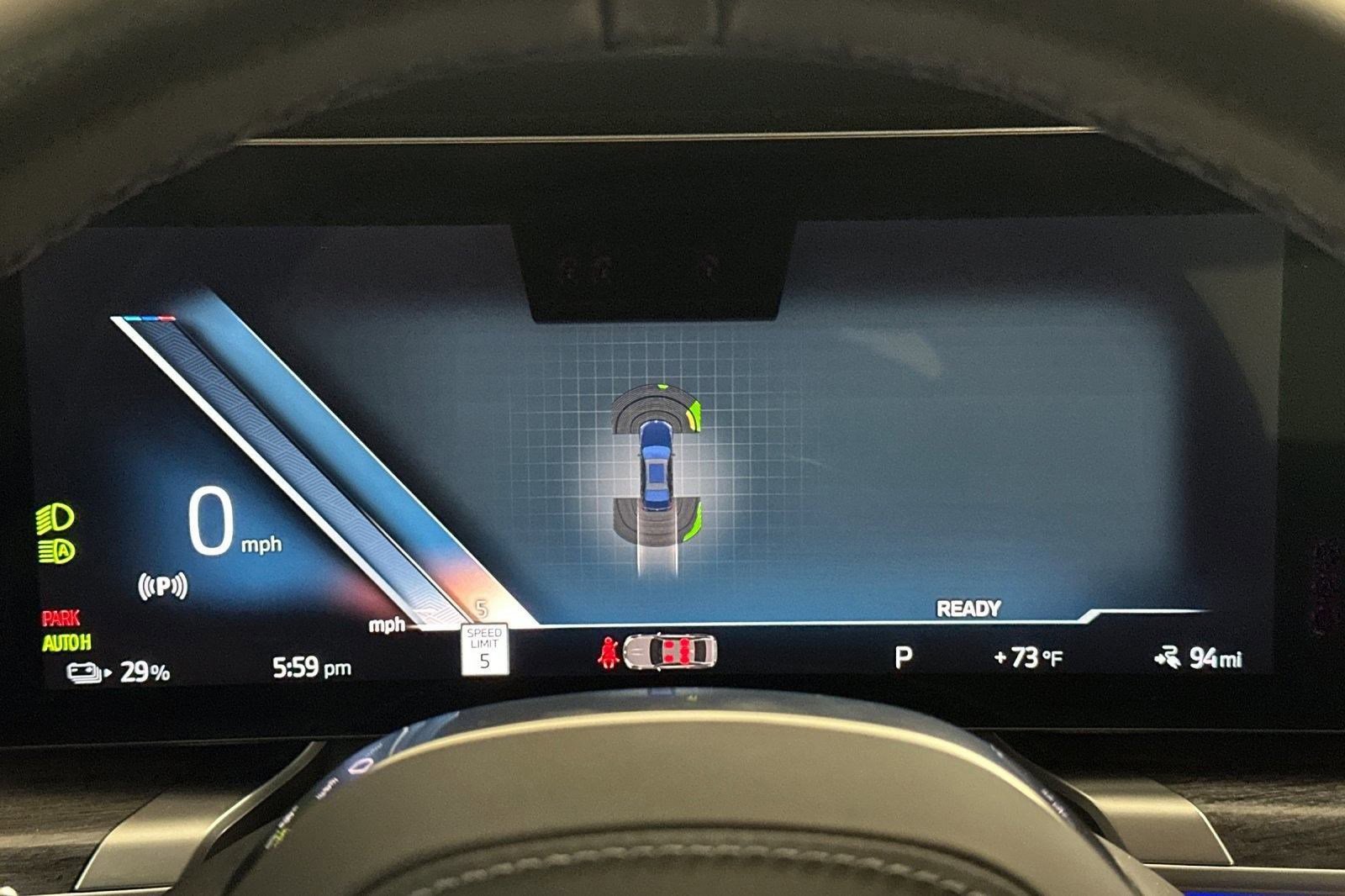 Used 2025 BMW i7 xDrive60 image 24