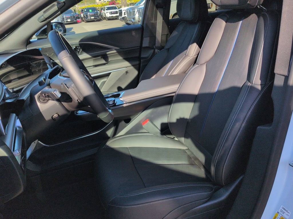 Used 2026 Cadillac Lyriq Premium Sport image 11