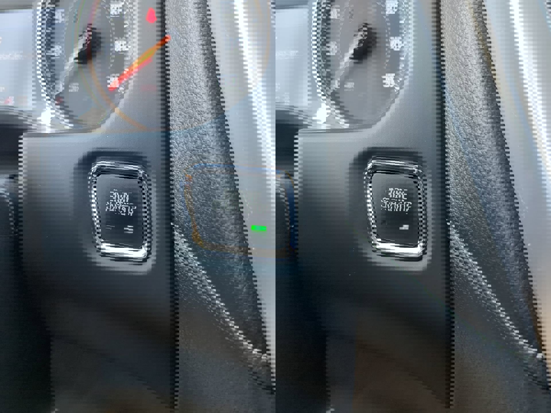 Used 2023 GMC Acadia SLT image 32