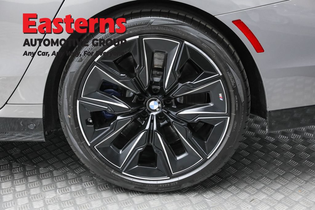Used 2023 BMW 760i xDrive w/ Executive Package AWD/4WD image 8