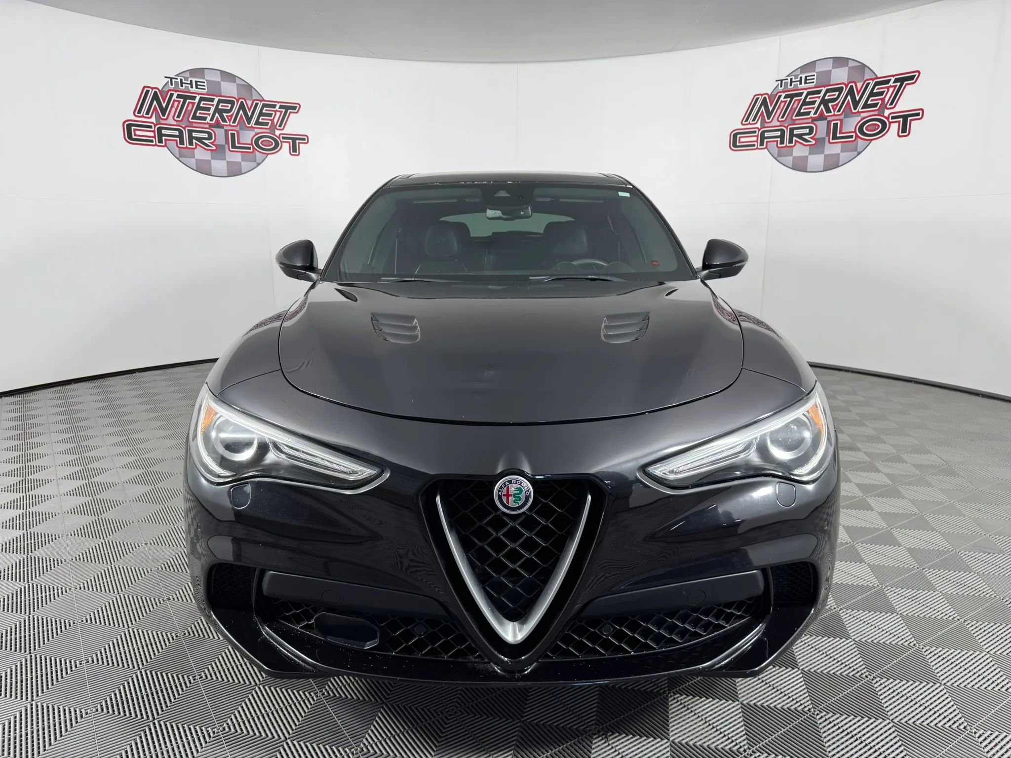 Used 2018 Alfa Romeo Stelvio Quadrifoglio w/ Driver Assist Dynamic Package AWD/4WD image 2
