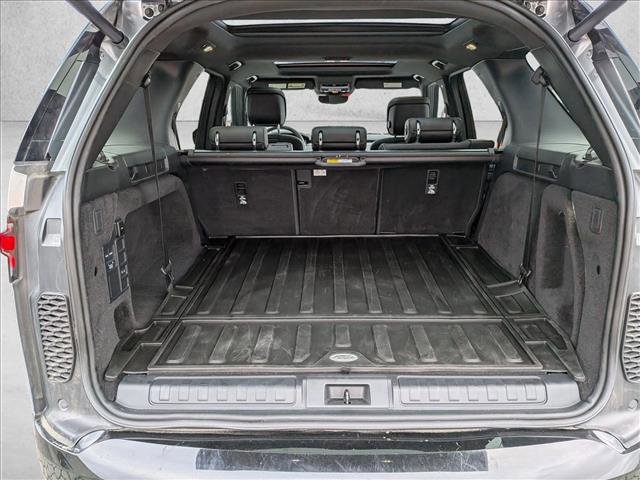 New 2024 Land Rover Discovery Dynamic SE image 6