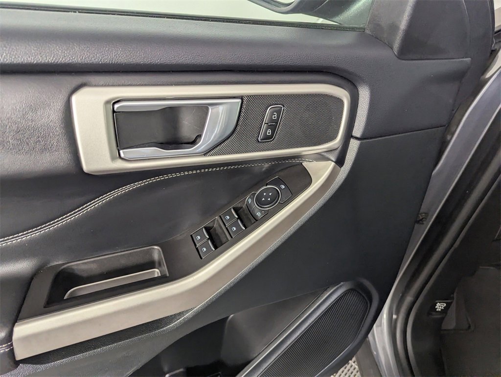 Used 2024 Ford Explorer XLT image 19