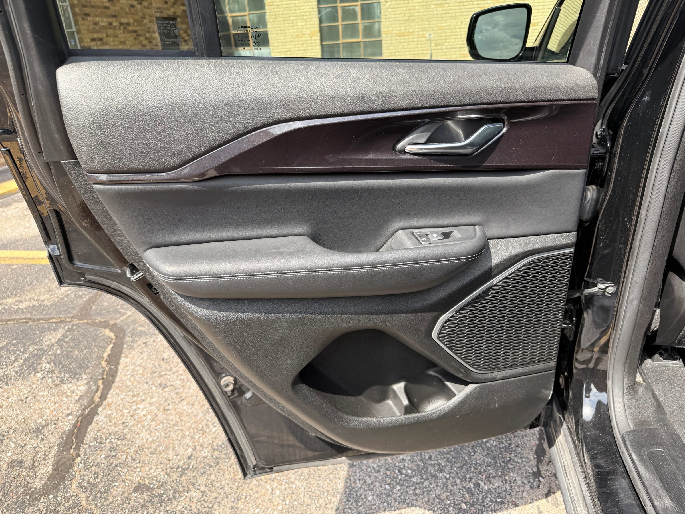 Used 2022 Jeep Grand Cherokee Altitude AWD/4WD image 29